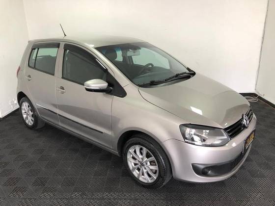 VOLKSWAGEN FOX 1.6 MI HIGHLINE 8V FLEX 4P AUTOMATIZADO VOLKSWAGEN FOX 1.6 MI HIGHLINE 8V FLEX 4P AUTOMATIZADO
